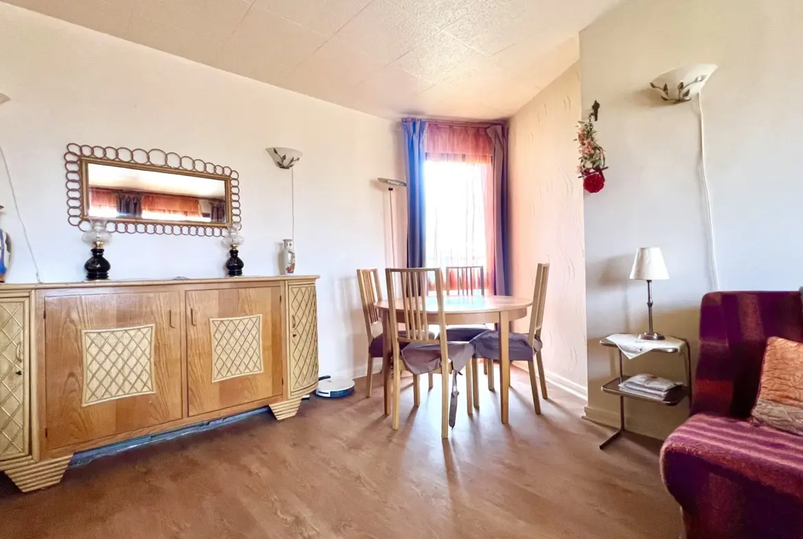 À vendre : Appartement lumineux de 2 pièces au dernier étage à Le Chesnay Rocquencourt 