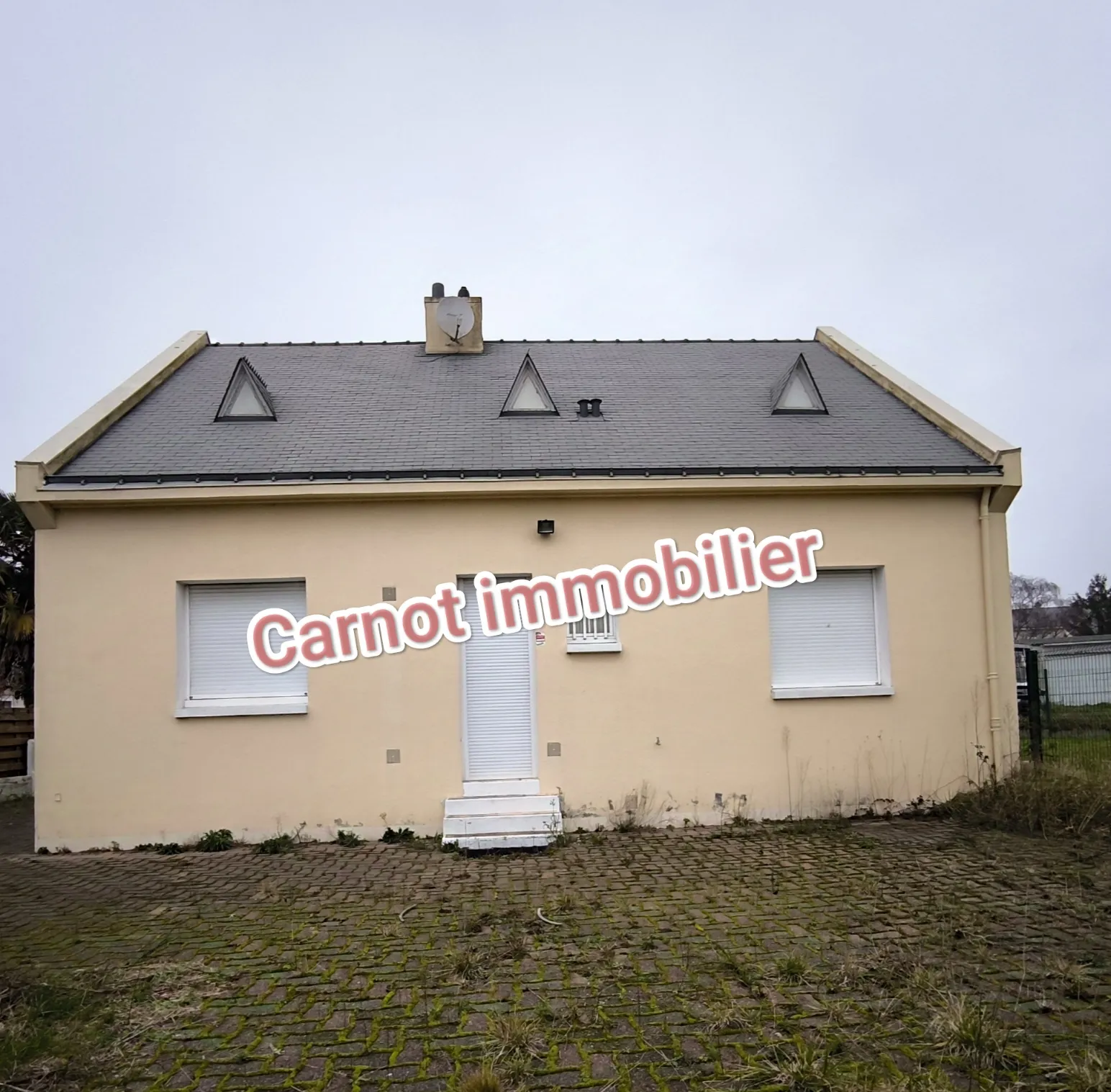 Maison familiale à vendre à Saint-Nazaire avec jardin et garage 