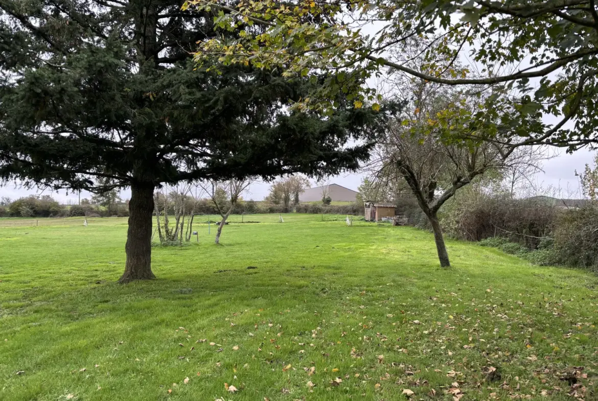 Maison à vendre à Rocles avec 1,65 hectares de terrain 