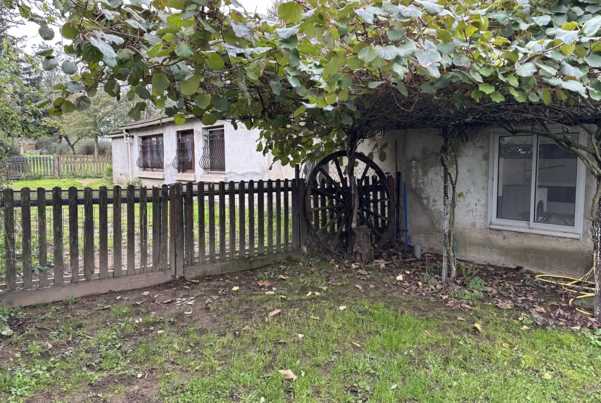 Maison à vendre à Rocles avec 1,65 hectares de terrain 