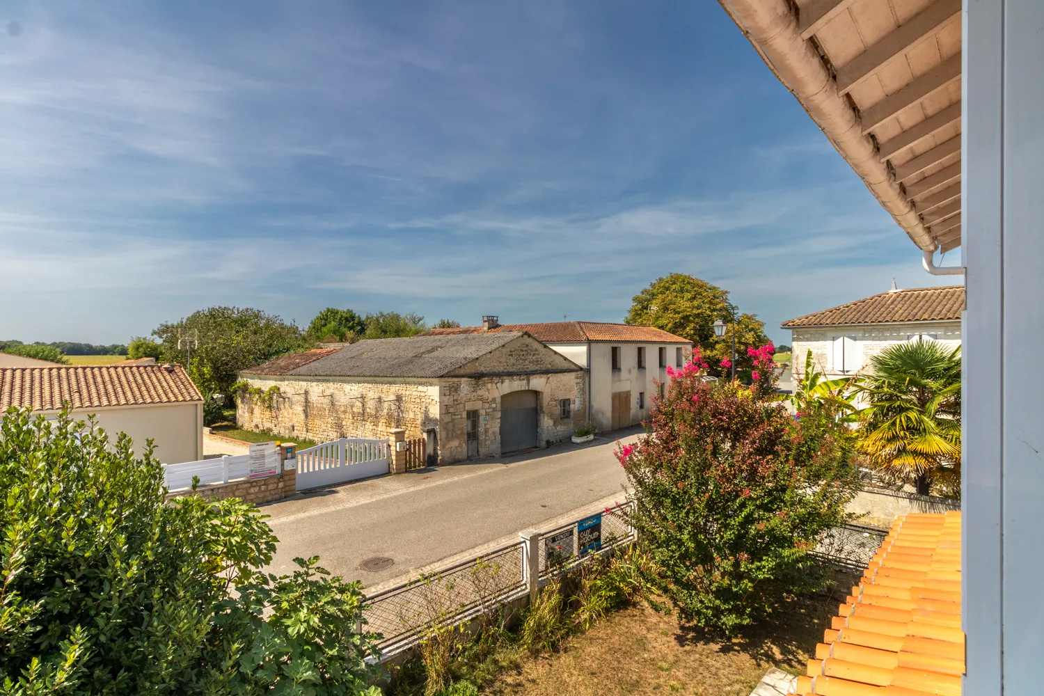 Maison à rénover à Crazannes avec jardin, 3-4 chambres 