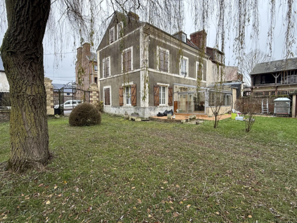 Maison familiale spacieuse à Livarot avec terrain arboré de 1200 m²