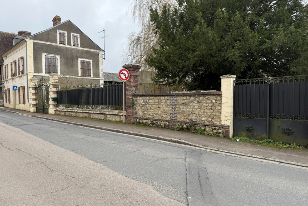 Maison familiale spacieuse à Livarot avec terrain arboré de 1200 m² 