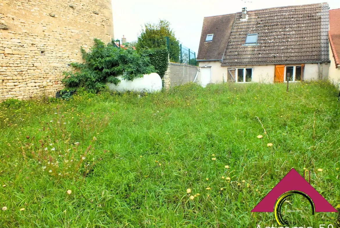 Maison à rénover avec jardin à Nérondes, près des commerces 