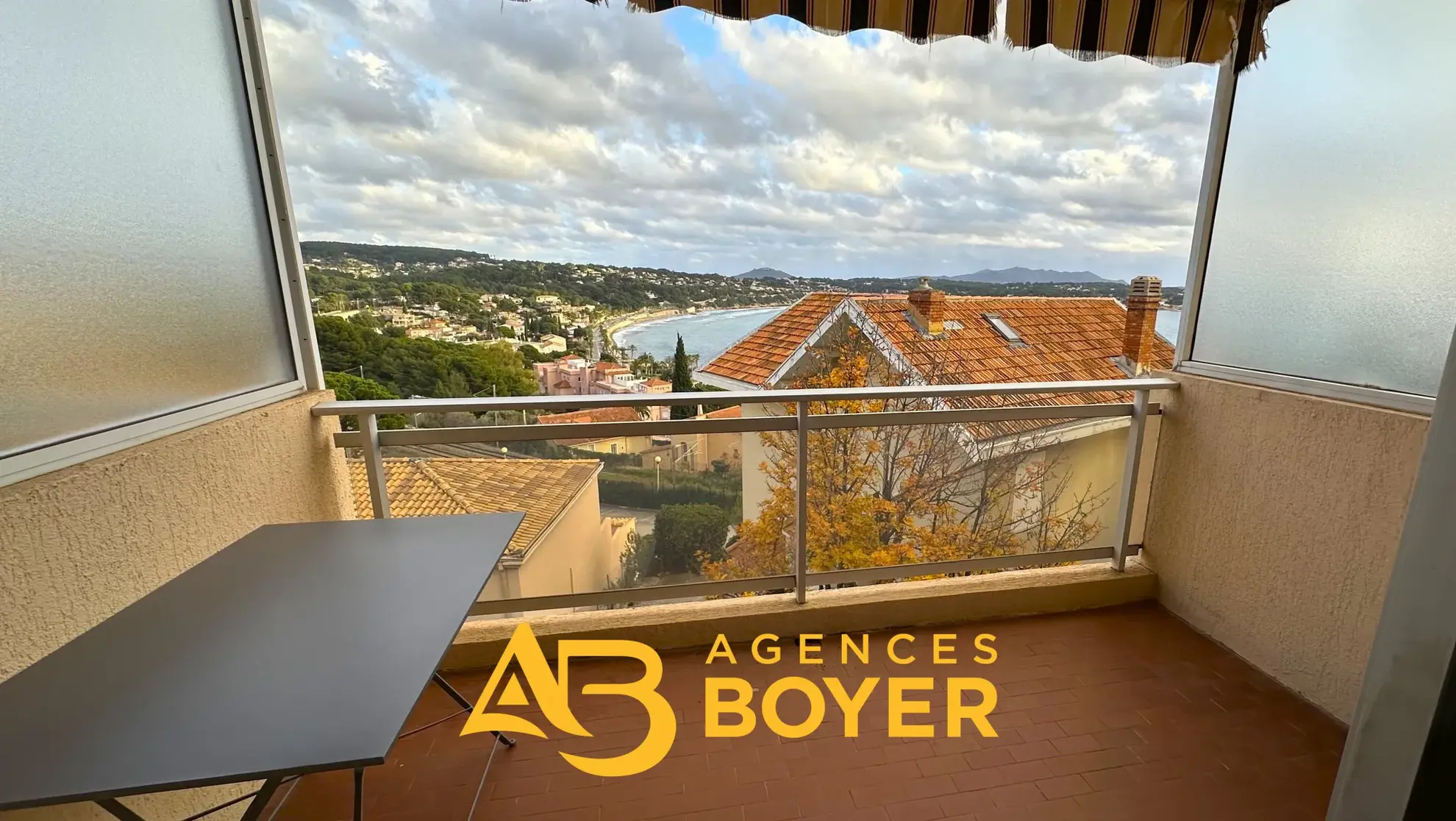 Studio Vue Mer à Bandol avec Terrasse et Parking 