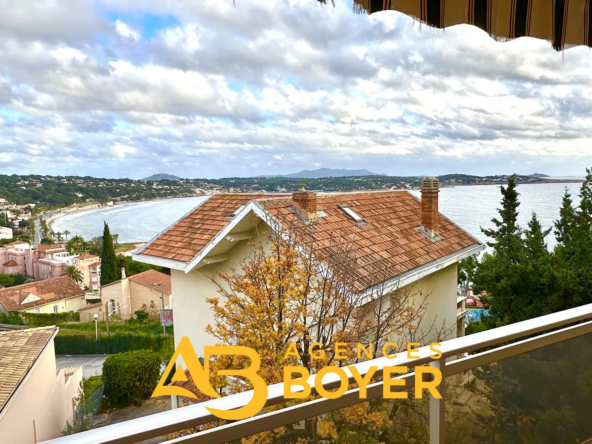 Studio Vue Mer à Bandol avec Terrasse et Parking