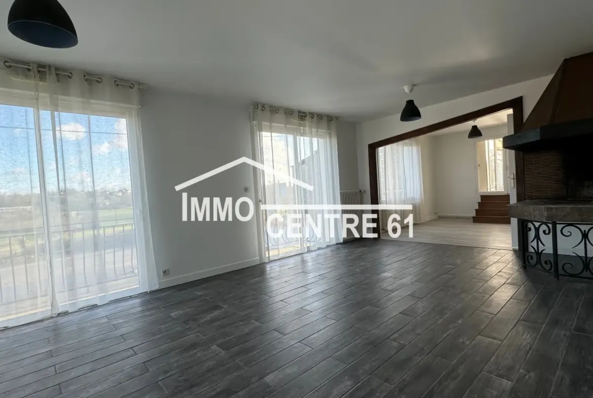 Maison de 135 m² avec véranda et double garage à La Ferté Macé 