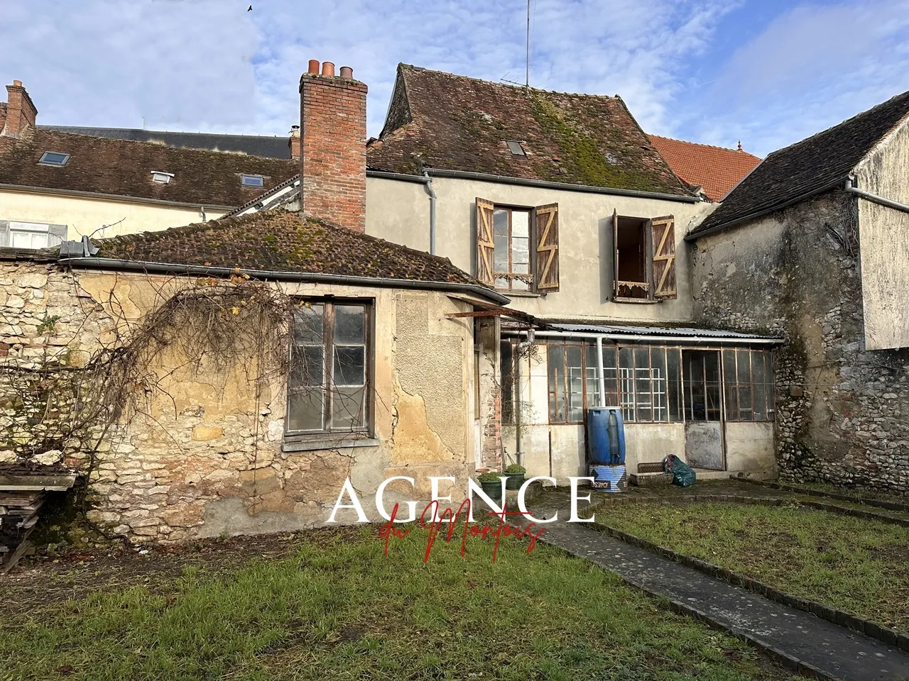 Maison de ville à rénover à Donnemarie-Dontilly 