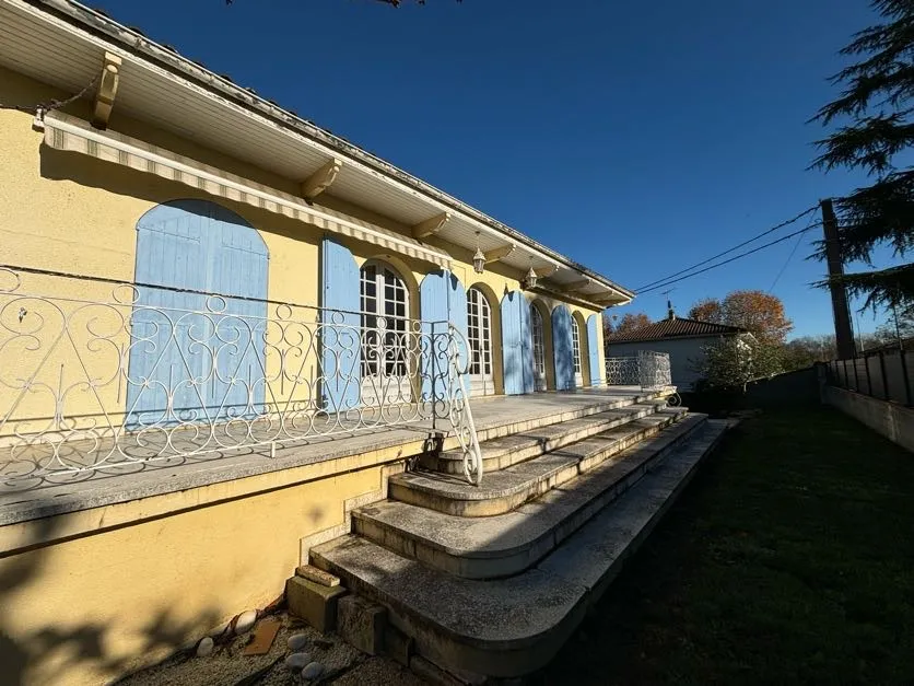 Maison spacieuse à Fleurance avec jardin et terrasse 