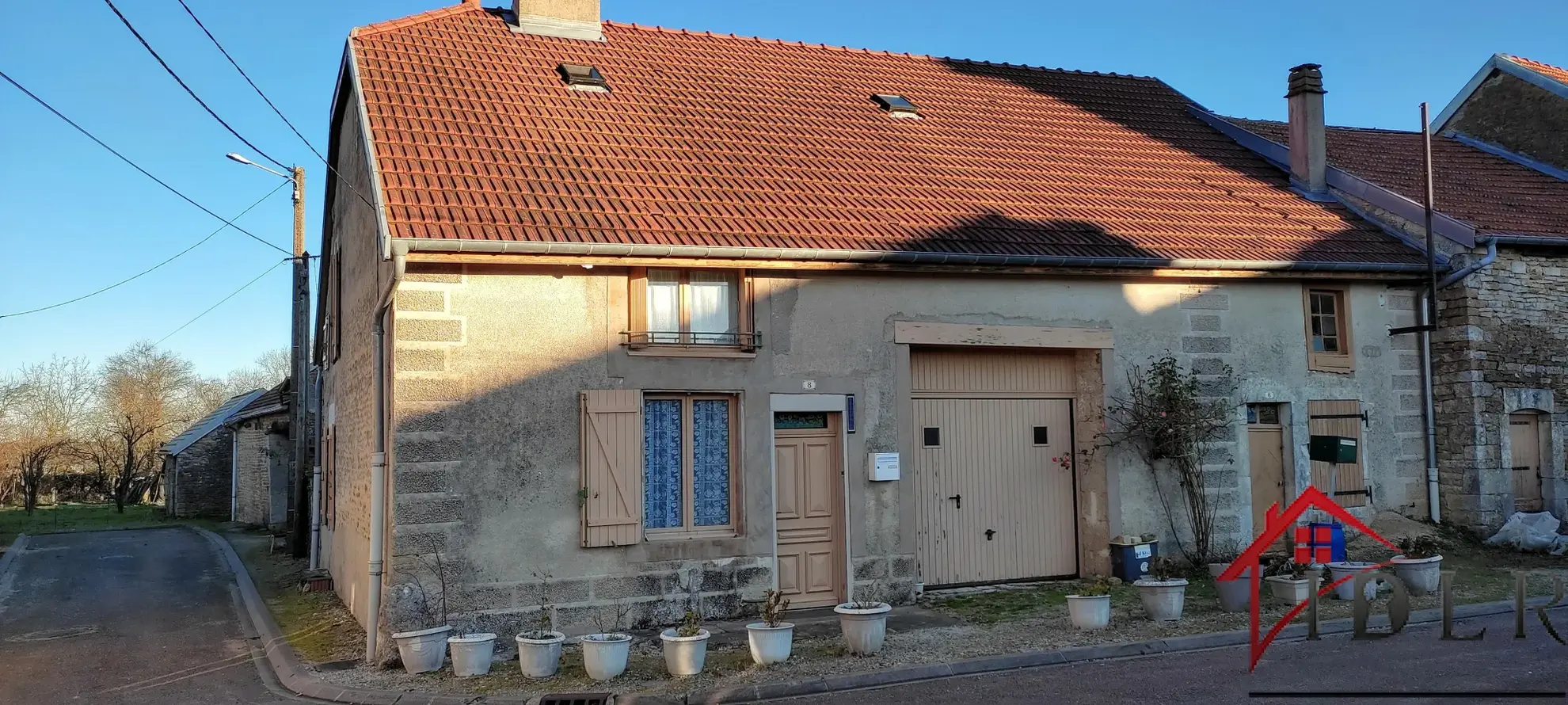 Jolie maison en pierres à Prez sous lafauche avec jardin et garage 