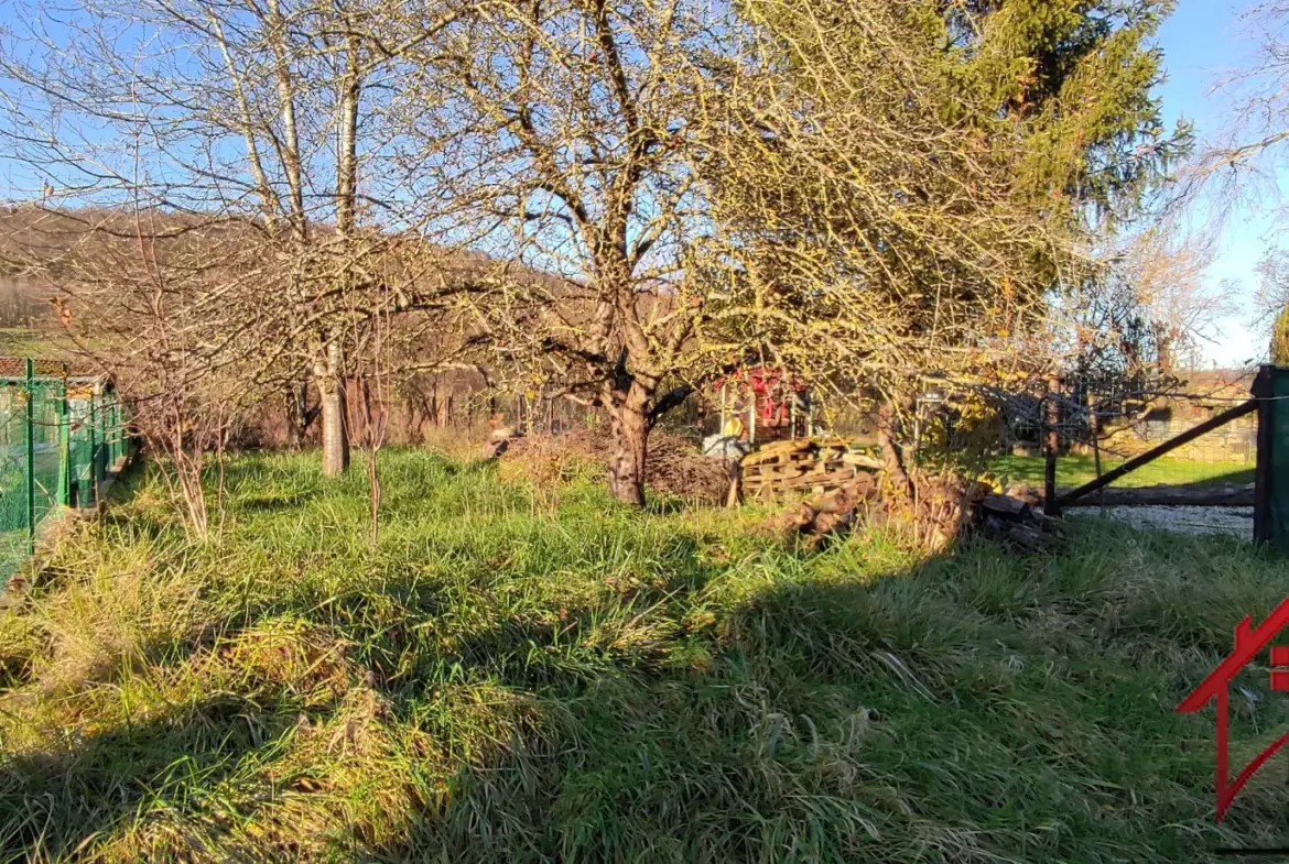 Jolie maison en pierres à Prez sous lafauche avec jardin et garage 