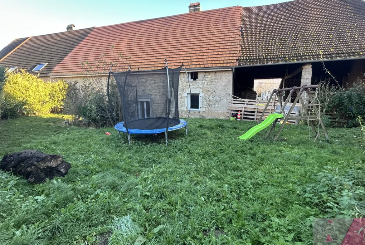 Maison de village sur 691 m² à Thervay - 170 000 EUR 