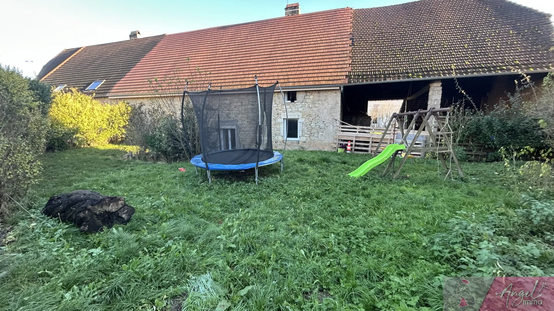 Maison de village sur 691 m² à Thervay - 170 000 EUR 