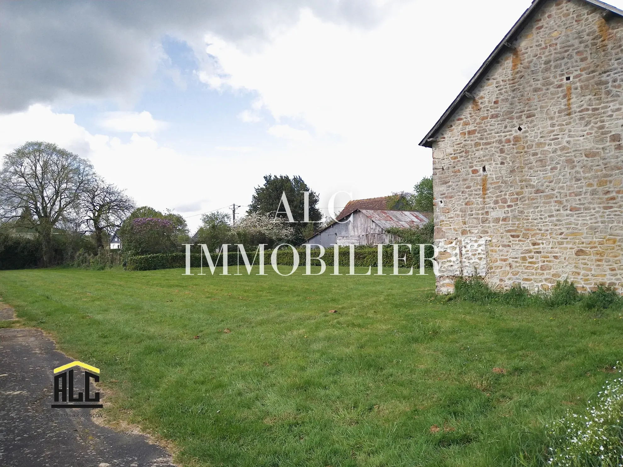 Maison de 61,37 m² à rénover à St Aubin du Désert 