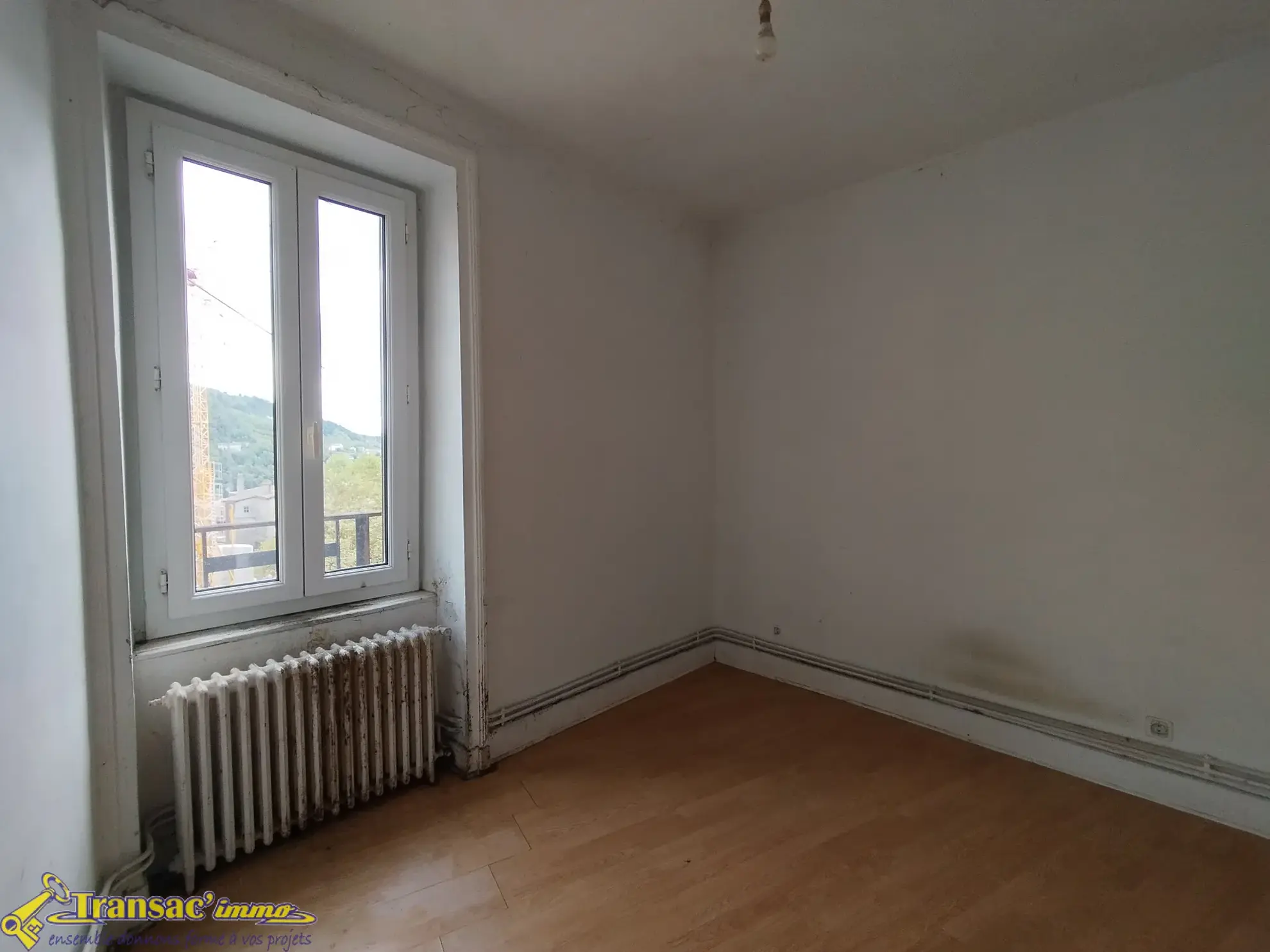 À vendre : Immeuble à Thiers avec 5 appartements et garage 