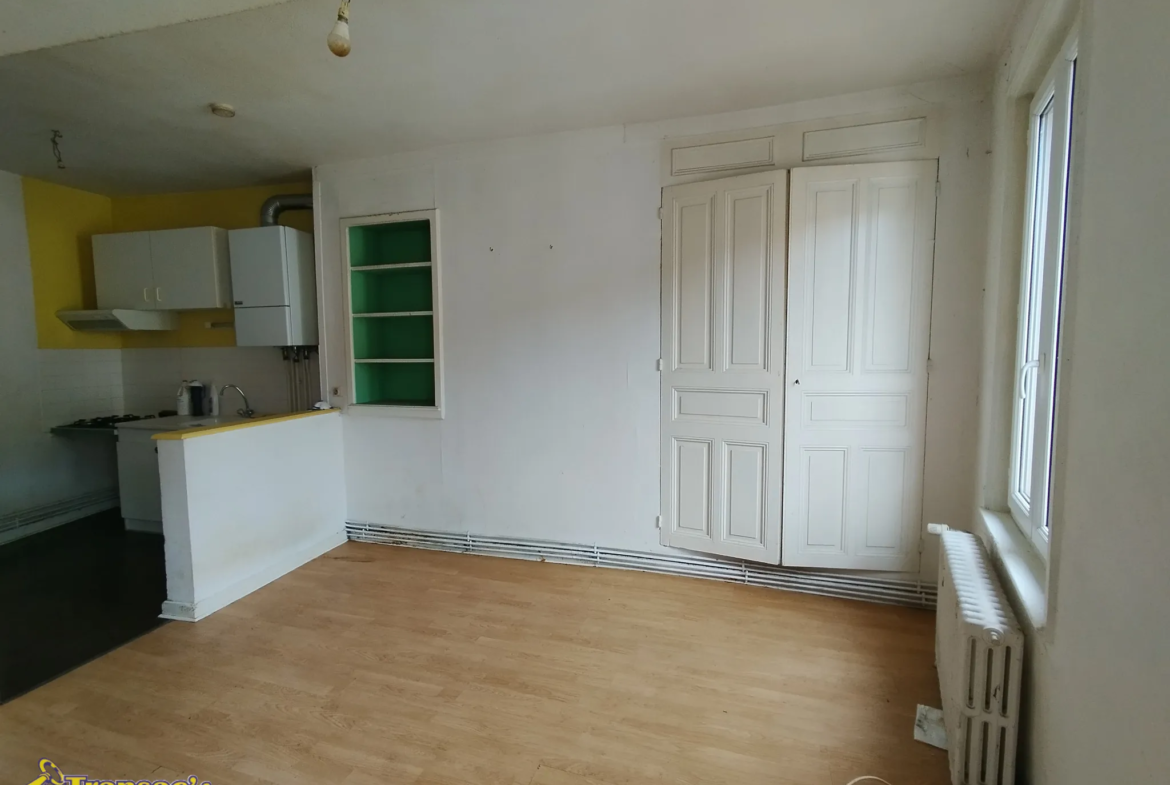 À vendre : Immeuble à Thiers avec 5 appartements et garage 