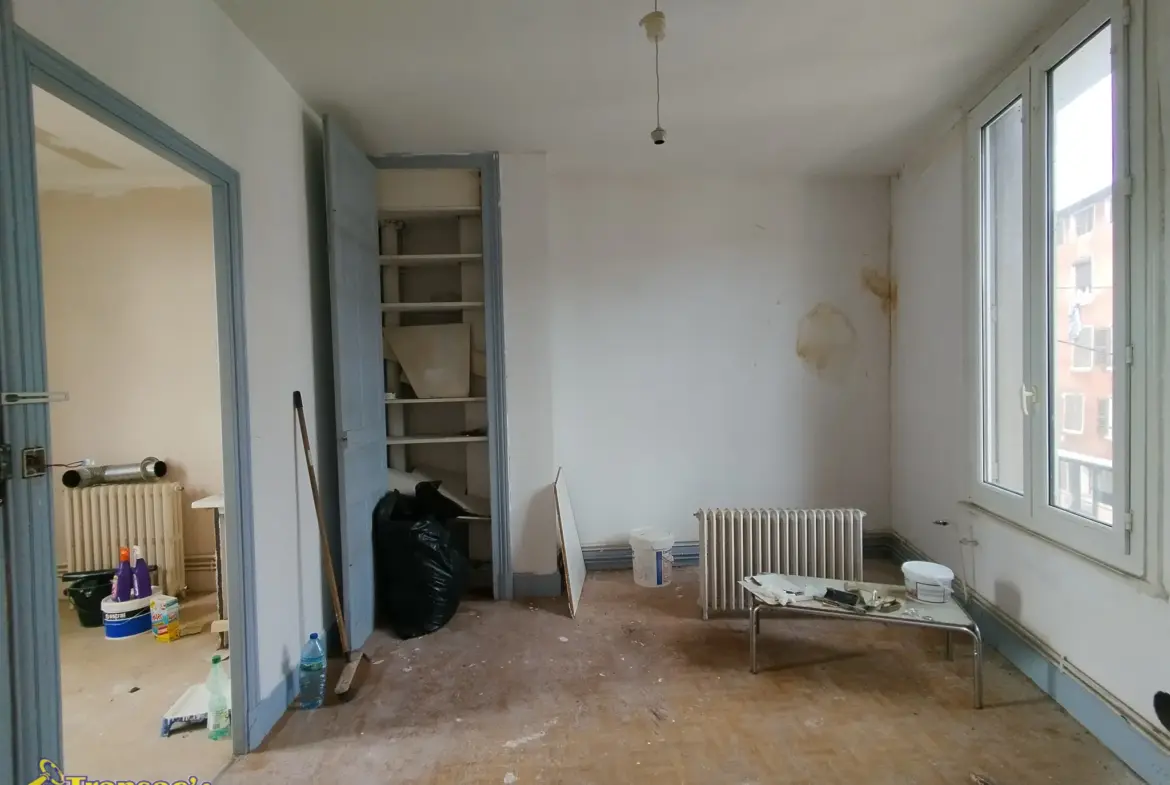 À vendre : Immeuble à Thiers avec 5 appartements et garage 