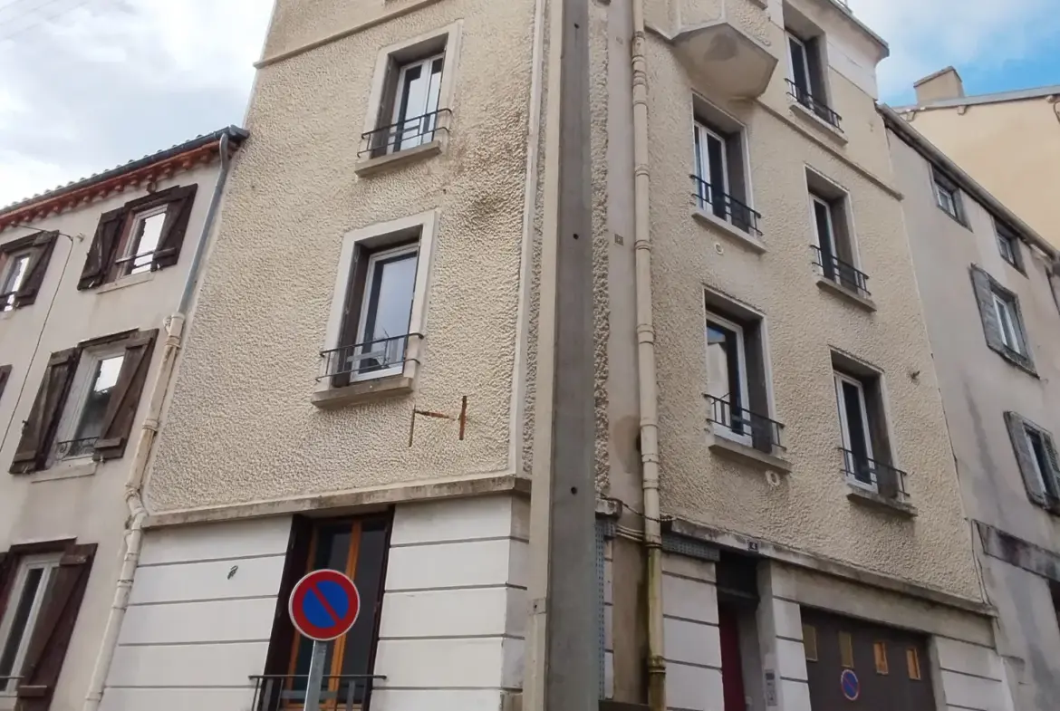 À vendre : Immeuble à Thiers avec 5 appartements et garage 