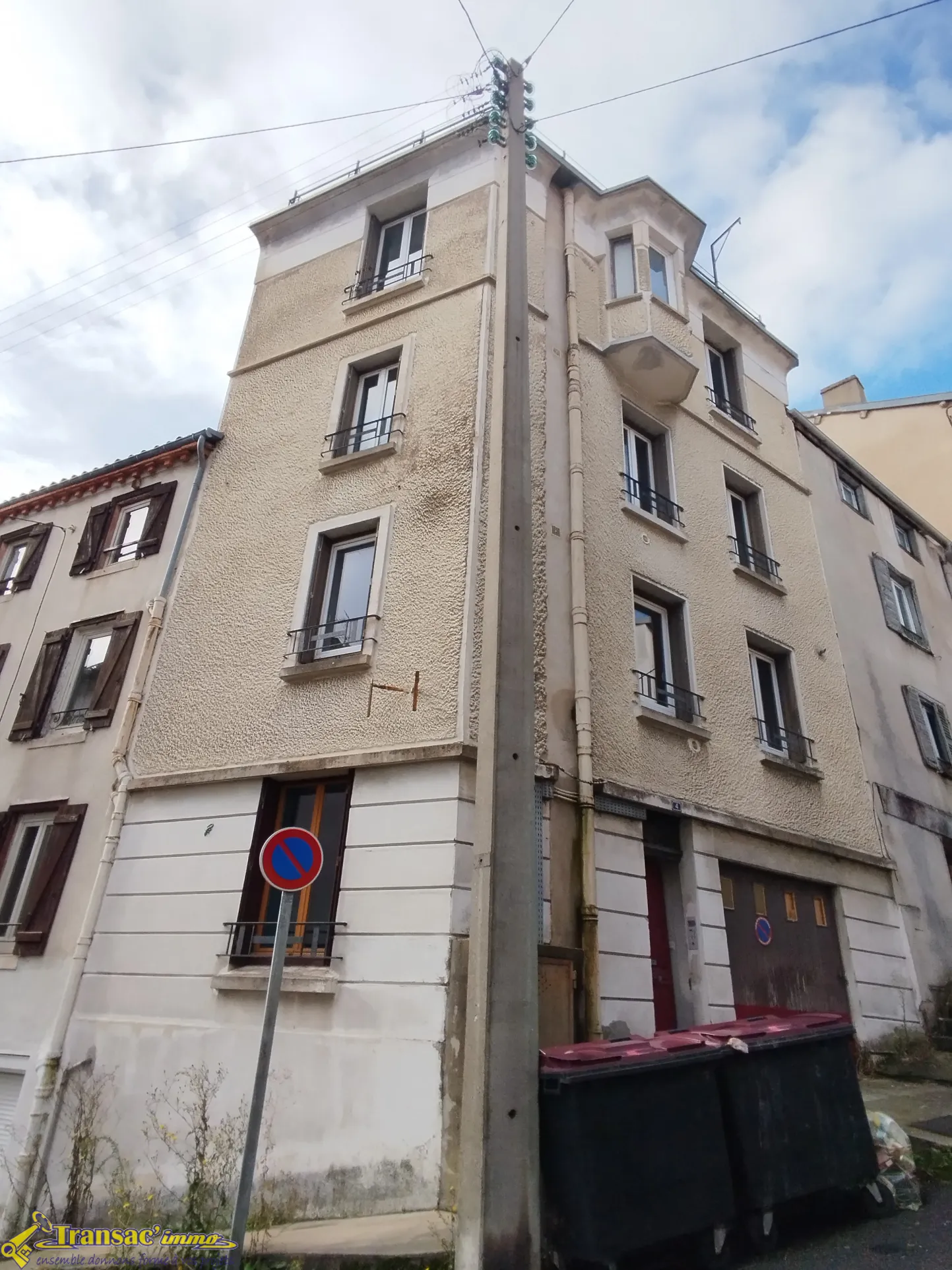 À vendre : Immeuble à Thiers avec 5 appartements et garage 