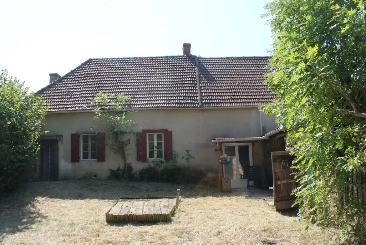 Maison de village à Saint Desiré sur terrain de 2500 m2 