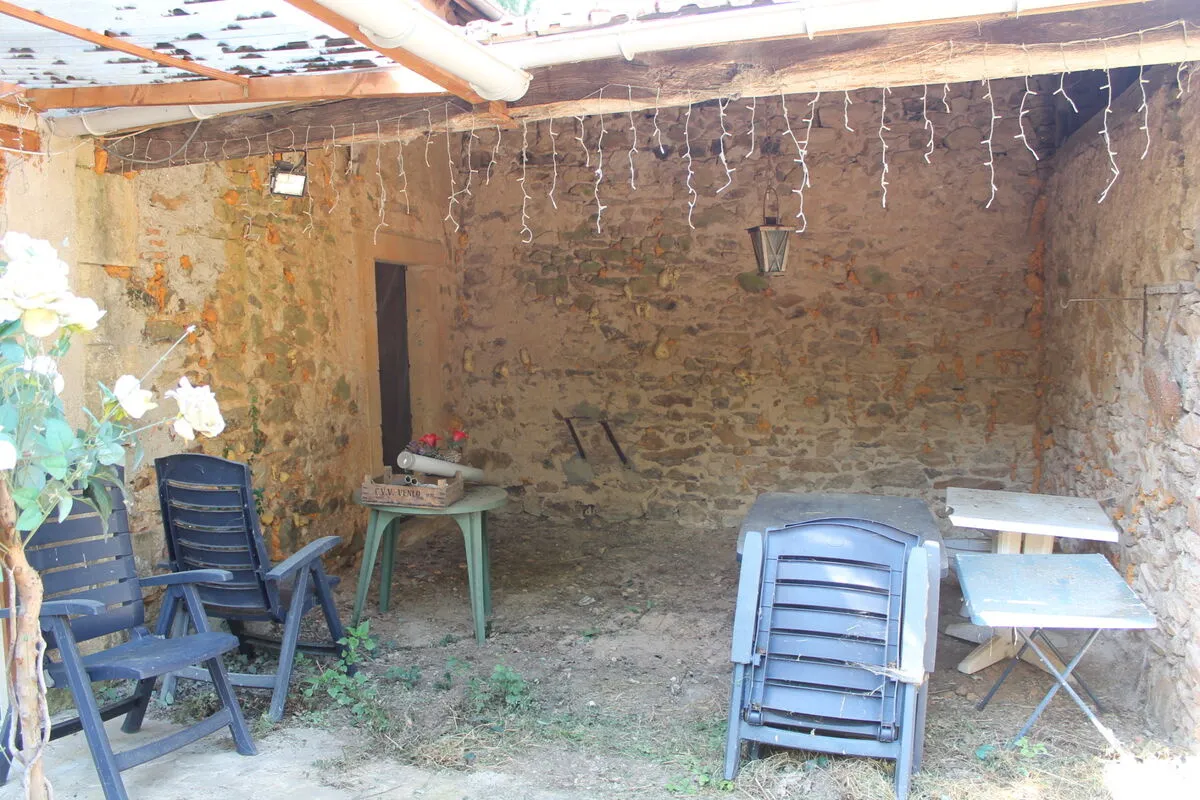 Maison de village à Saint Desiré sur terrain de 2500 m2 