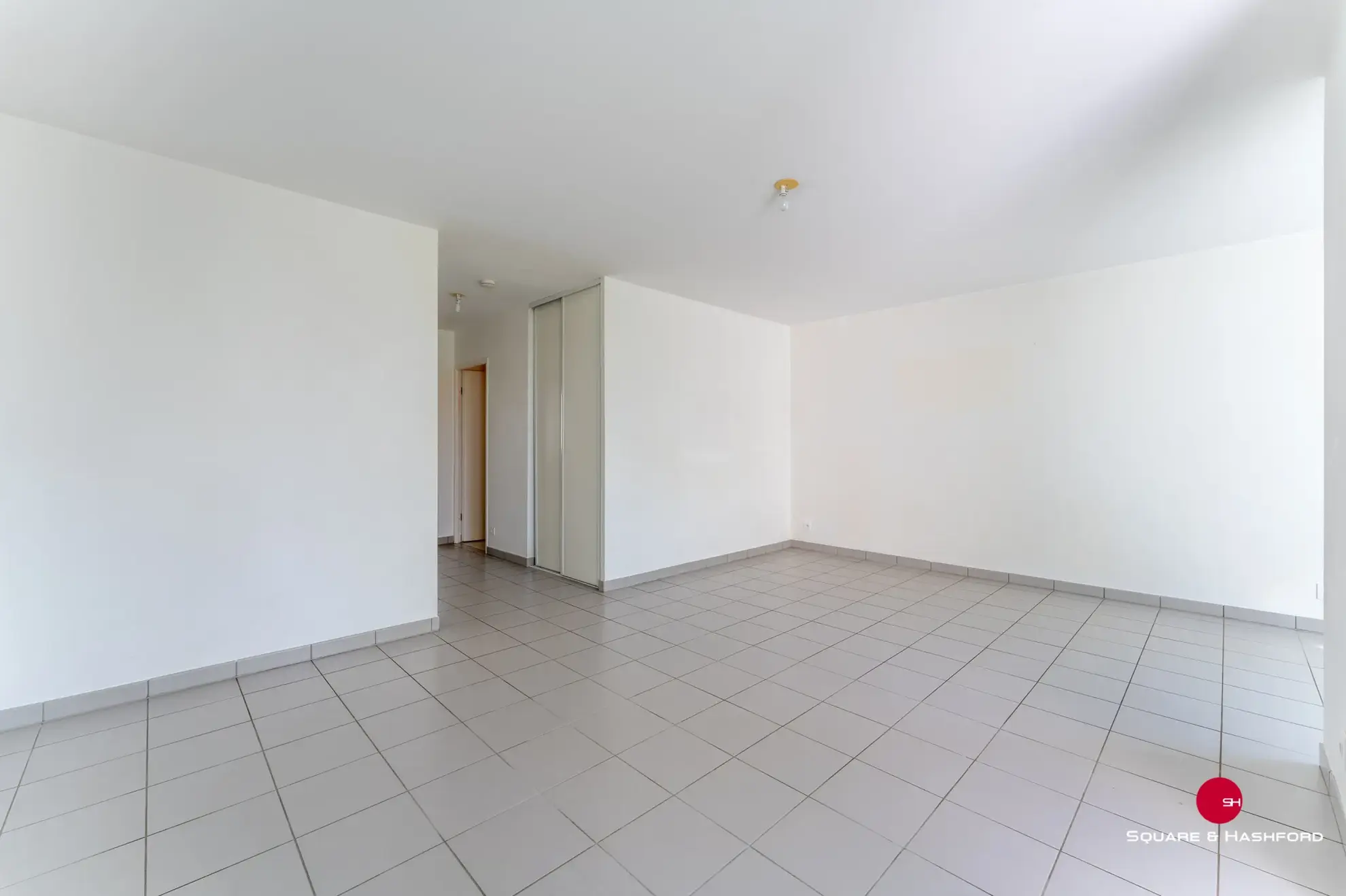 Vente d'un appartement trois pièces avec loggia à Bordeaux 