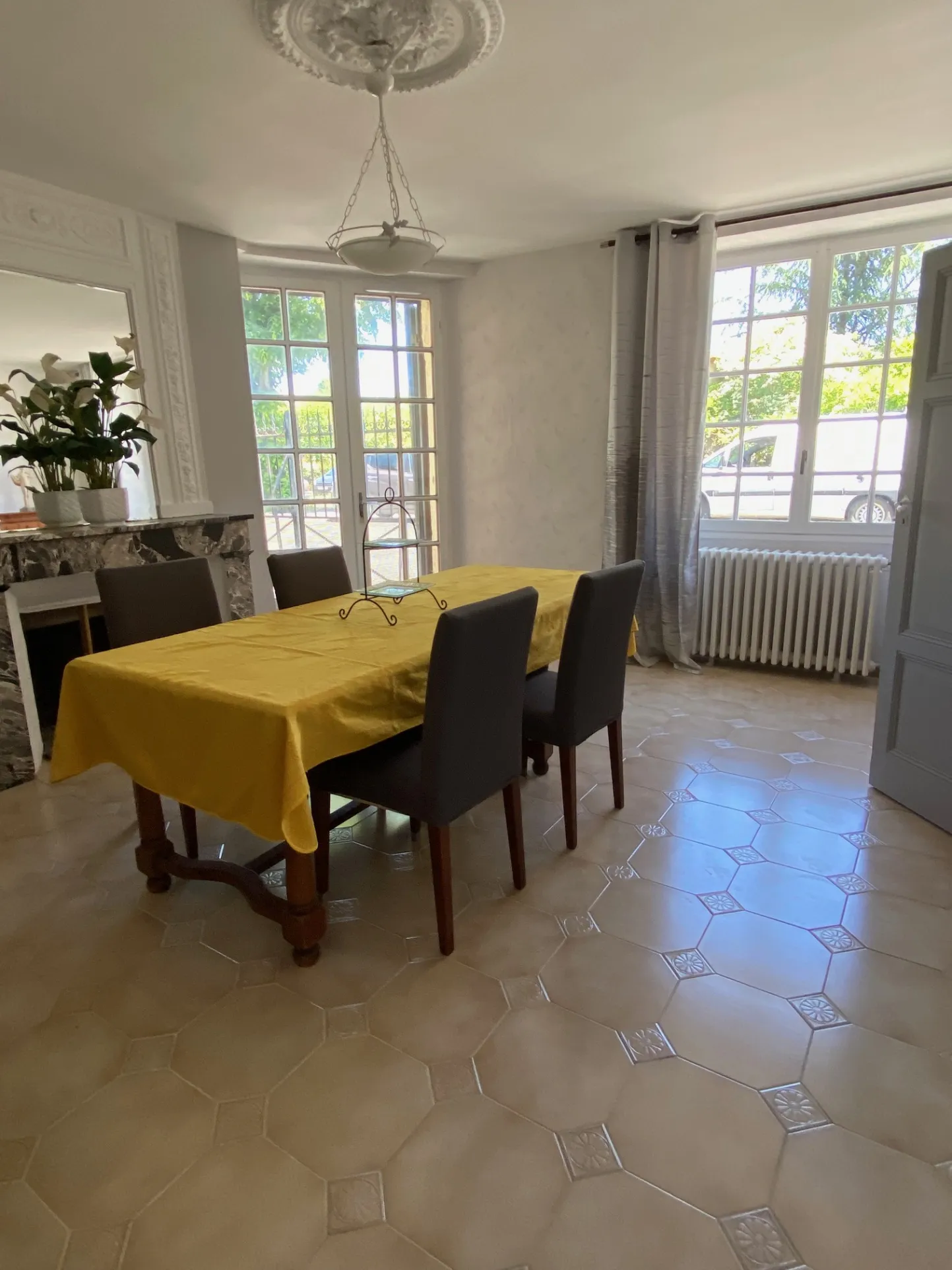 Maison spacieuse à Lacapelle Biron, 200 m² avec cour et dépendance 