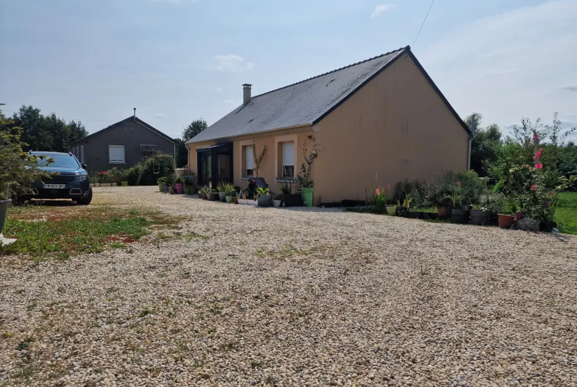 À vendre : Maison plain-pied de 110 m² avec jardin à St Aubin des Châteaux 