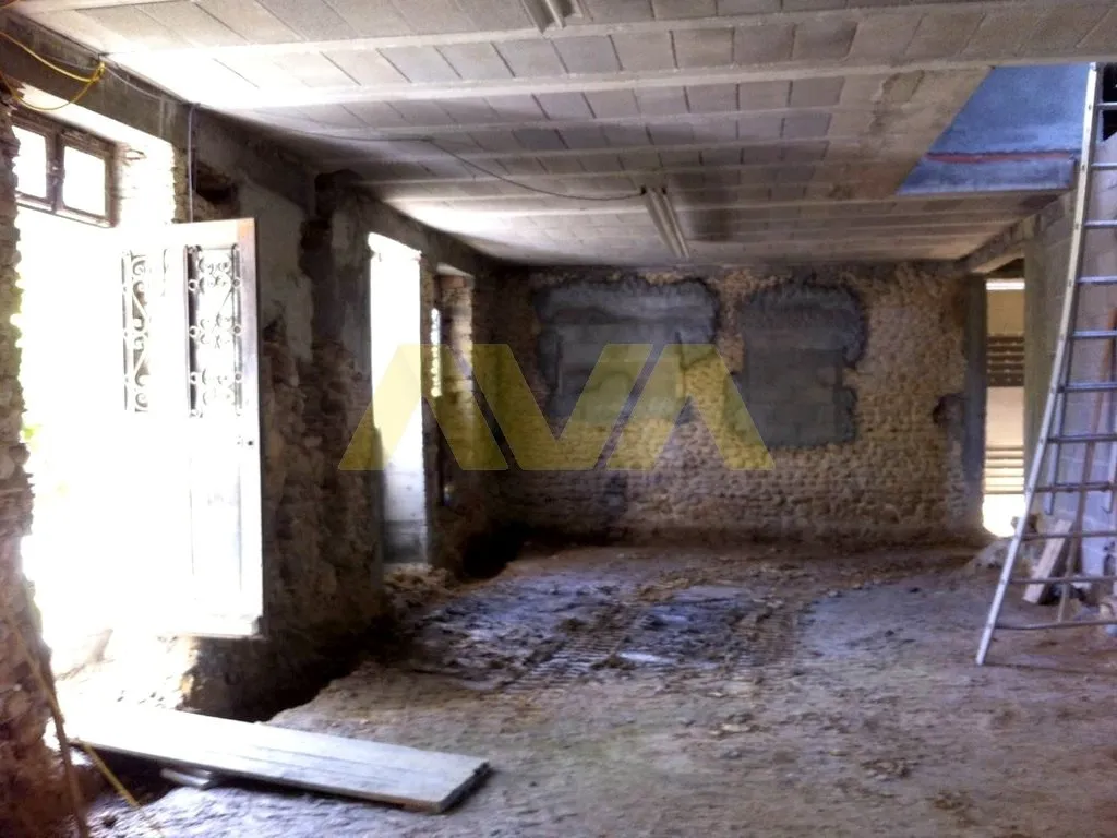 Ancienne auberge à rénover avec vue sur les Pyrénées à Navarrenx 