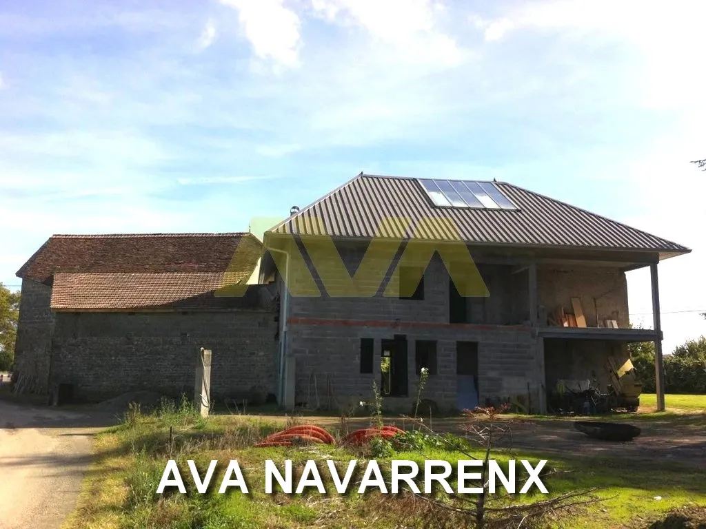 Ancienne auberge à rénover avec vue sur les Pyrénées à Navarrenx 