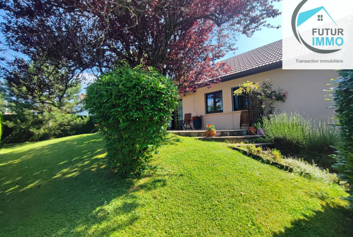 Maison traditionnelle F6 à Bavans avec terrain piscinable 