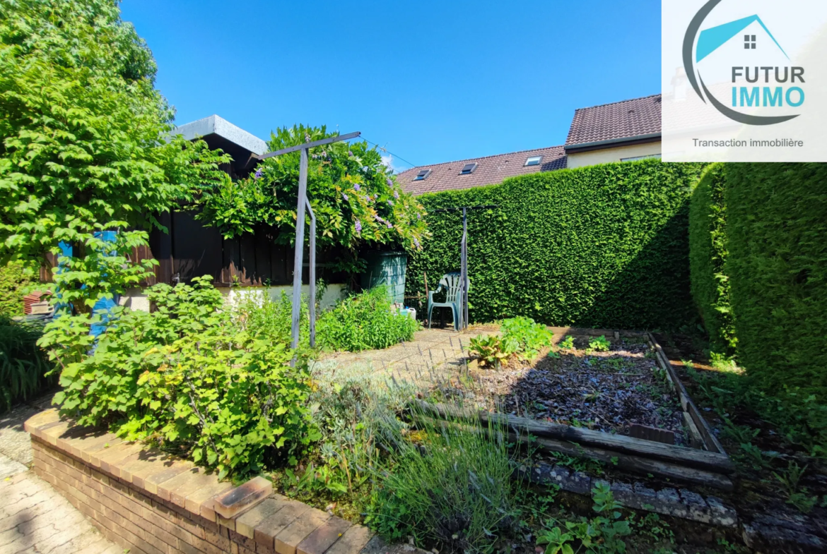 Maison traditionnelle F6 à Bavans avec terrain piscinable 