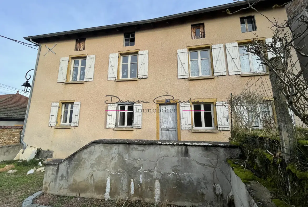 Maison à rénover à Bourg de Thizy - 88,000 EUR 