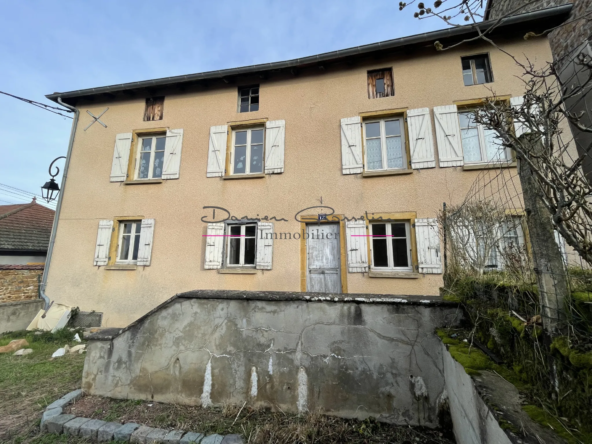 Maison à rénover à Bourg de Thizy - 88,000 EUR