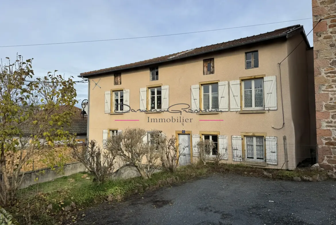 Maison à rénover à Bourg de Thizy - 88,000 EUR 