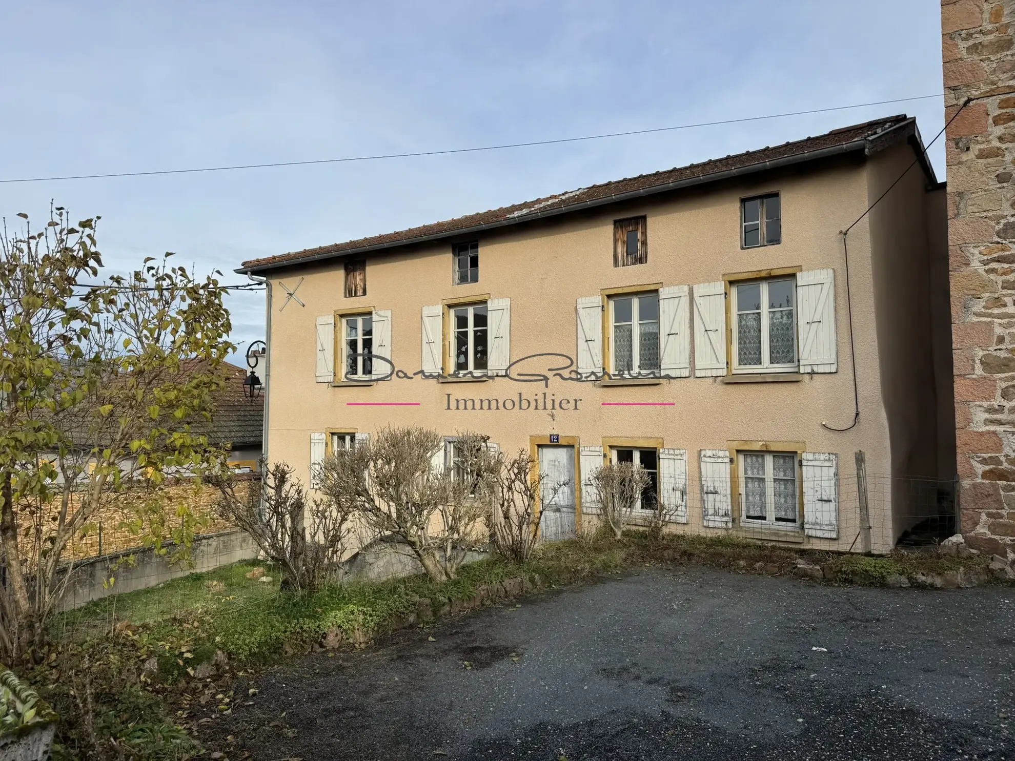 Maison à rénover à Bourg de Thizy - 88,000 EUR 