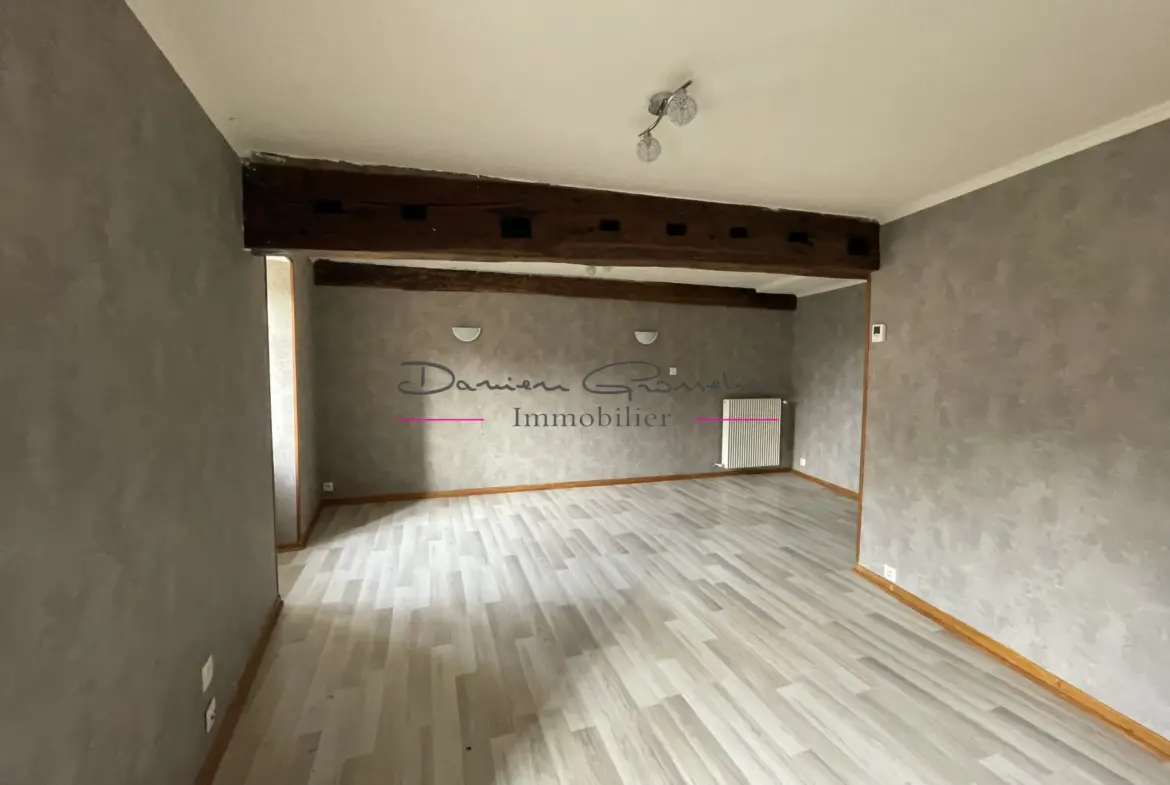 Maison à rénover à Bourg de Thizy - 88,000 EUR 