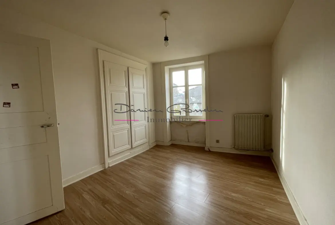 Maison à rénover à Bourg de Thizy - 88,000 EUR 