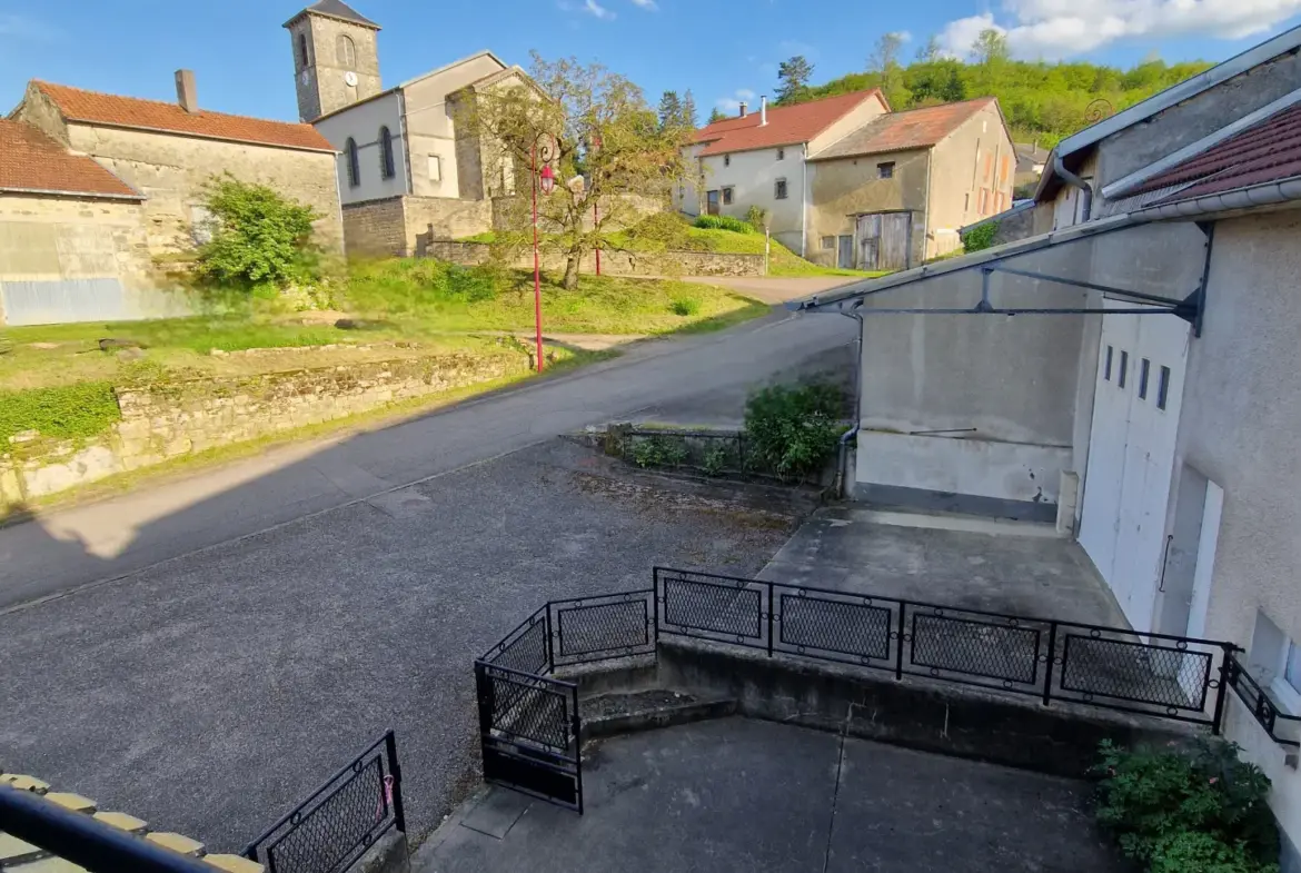 Maison de caractère à vendre à Tollaincourt avec grand potentiel 