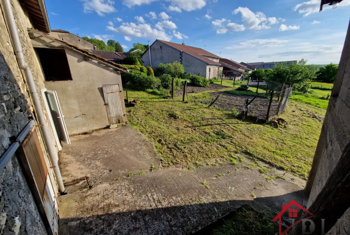 Maison de caractère à vendre à Tollaincourt avec grand potentiel 