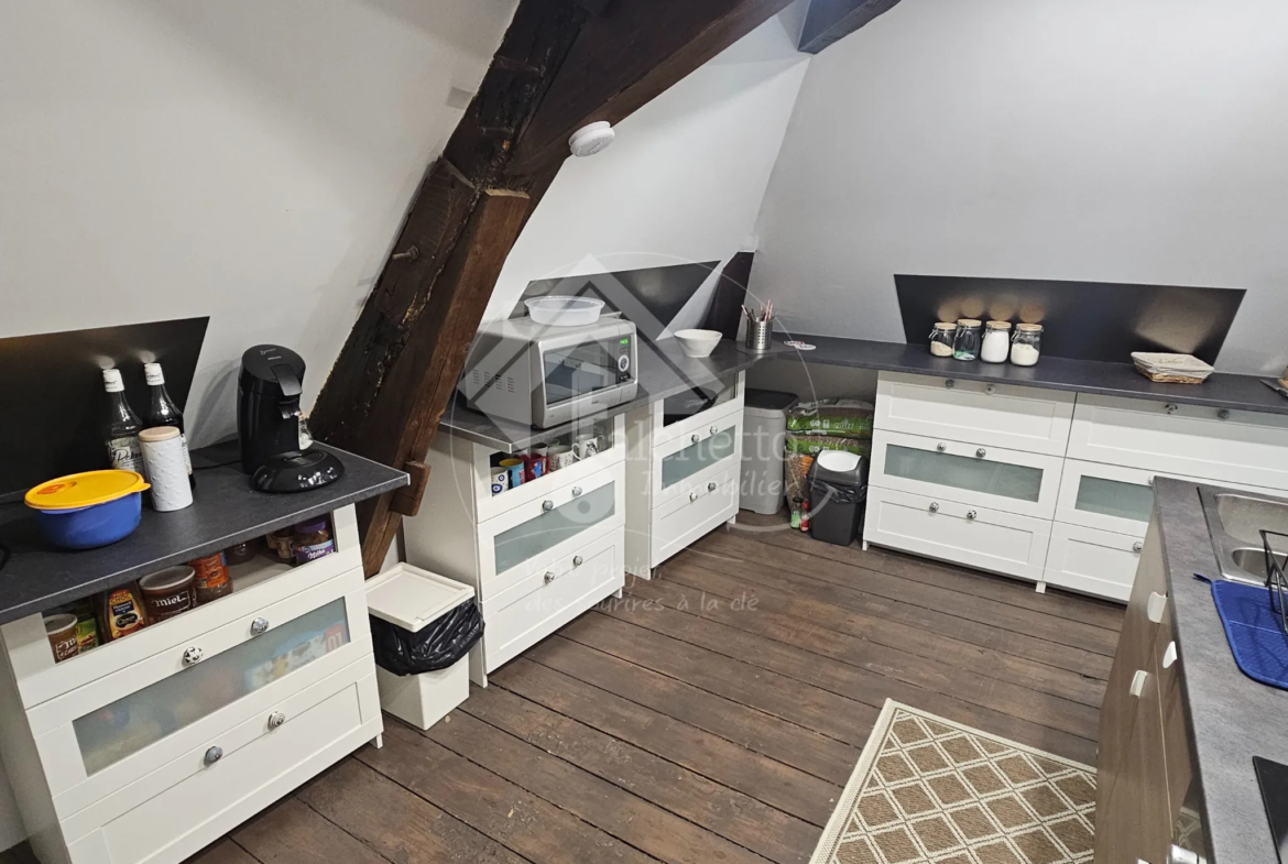 À vendre : Local commercial et appartement à Varennes-sur-Allier 