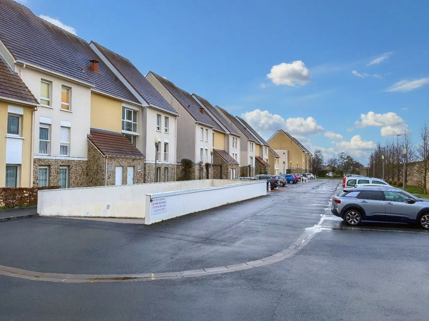 Appartement 3 pièces avec balcon et deux places de parking à Douvres la Délivrande 