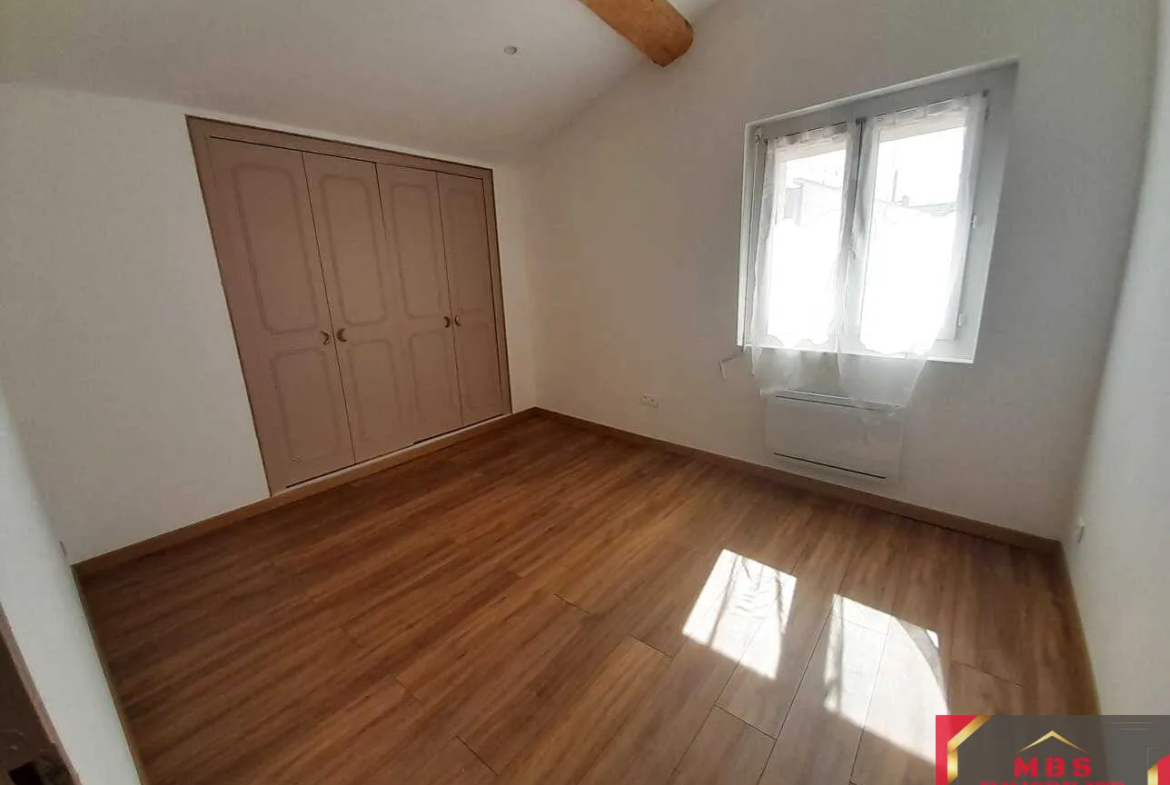 Immeuble à vendre avec 2 appartements et garage à Pia 