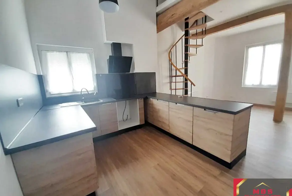 Immeuble à vendre avec 2 appartements et garage à Pia 