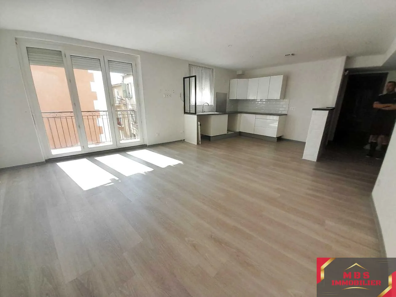 Immeuble à vendre avec 2 appartements et garage à Pia 