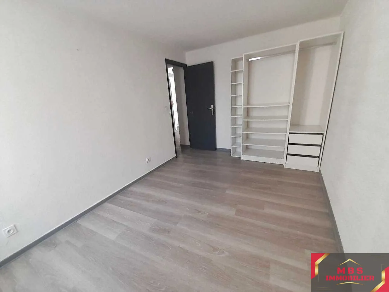 Immeuble à vendre avec 2 appartements et garage à Pia 