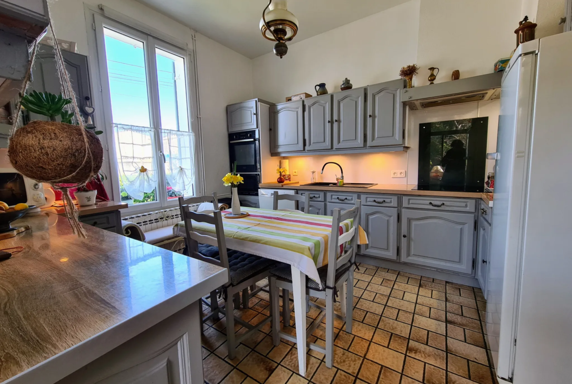 À vendre : Maison individuelle de 160 m2 à NEVERS avec jardin et garage 