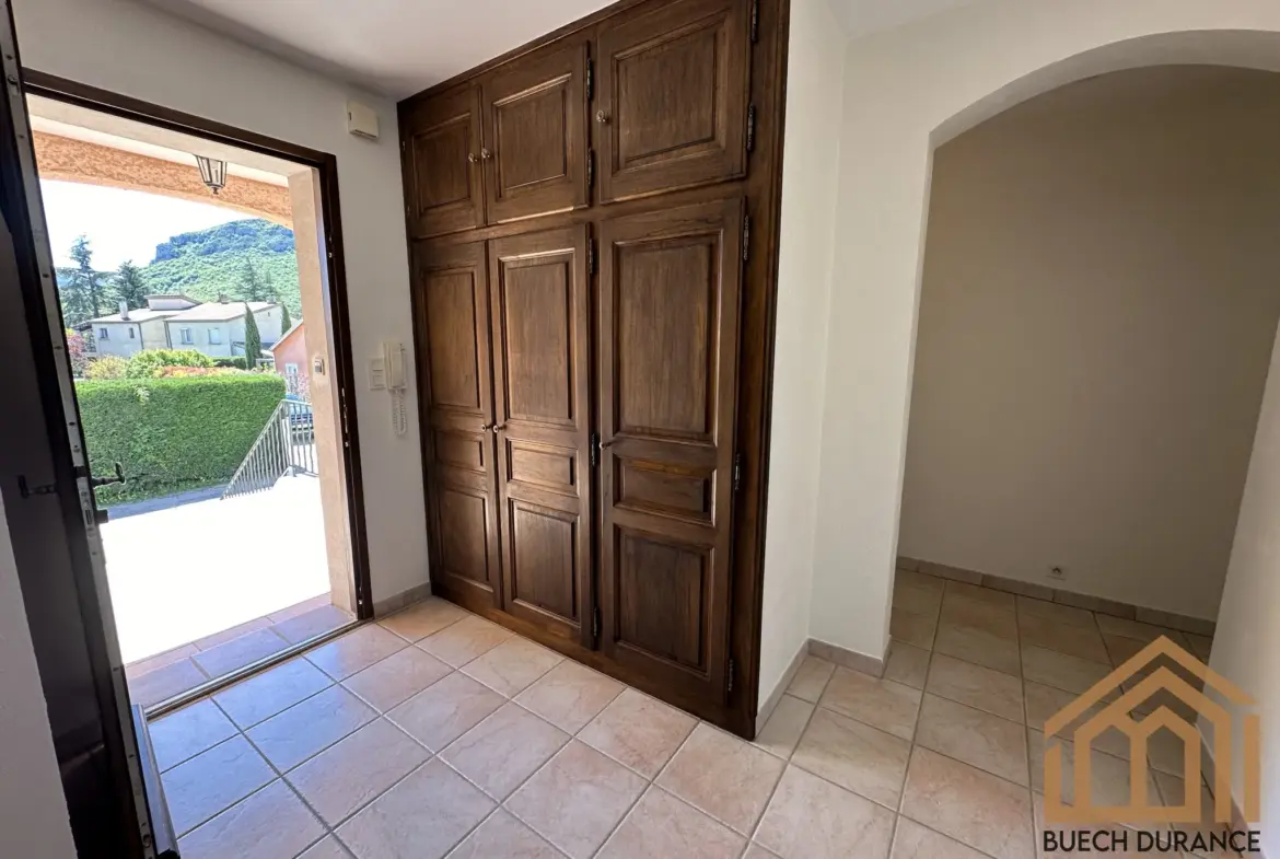 Villa traditionnelle de 5 pièces à Laragne-Monteglin - 299000 EUR 