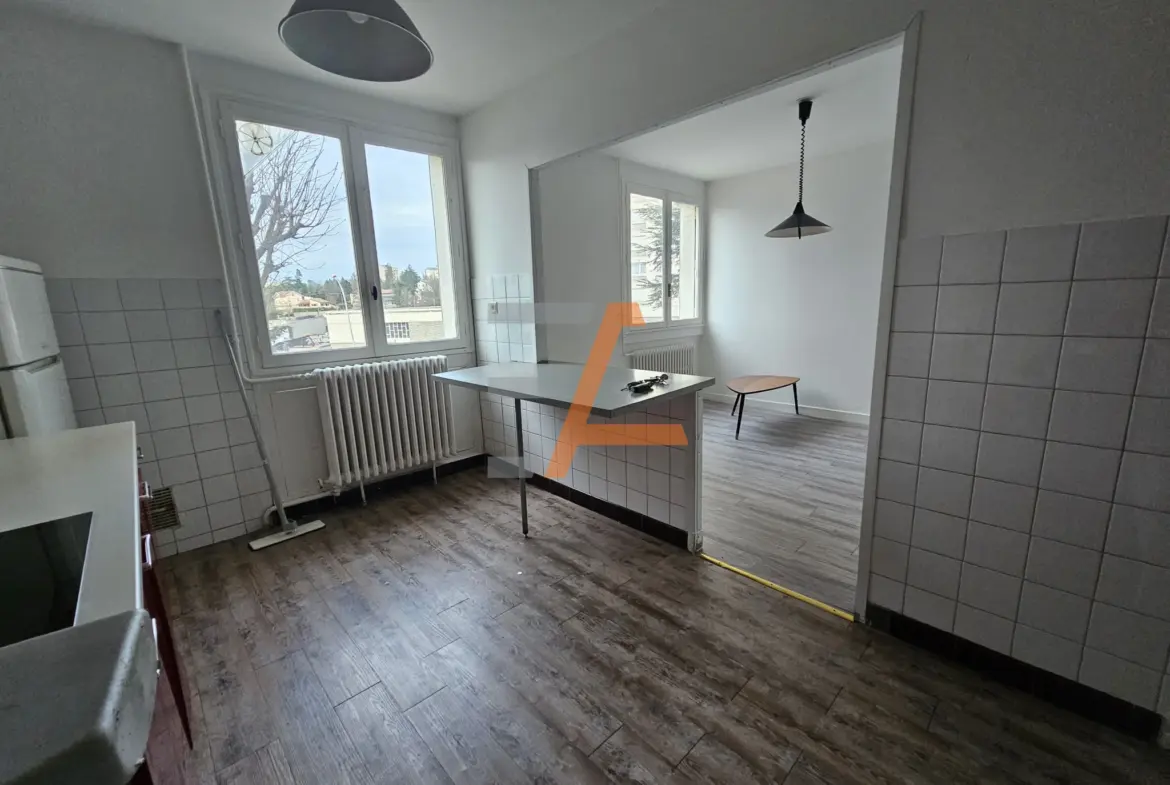 Appartement F3 lumineux de 59 m² à vendre près de Fauriel à Saint-Étienne 