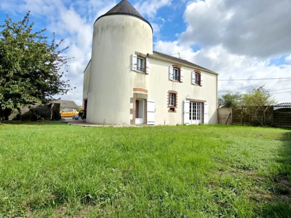 Maison atypique de 140 m² avec grand garage à Paulx